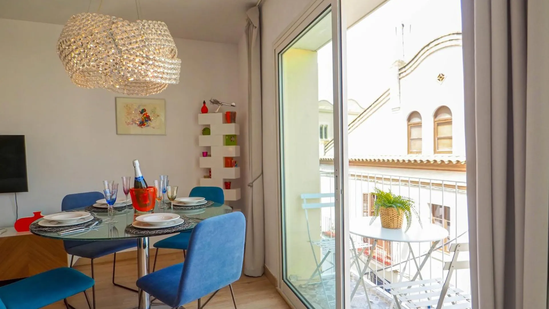 Happy Diamond By Hello Homes Sitges